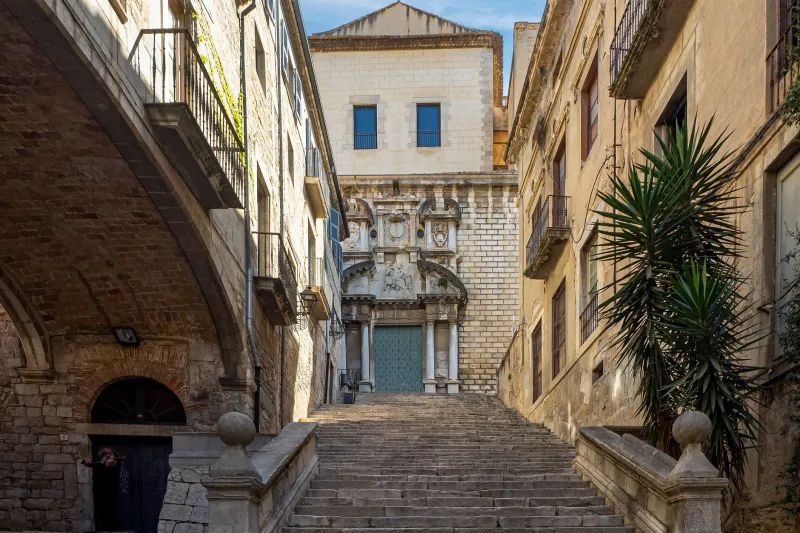 Subir el Carmen: una guía para perderse por sus escaleras, cuestas y pasadizos con historia