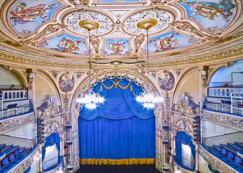 Tablas, candilejas y pasión: los teatros que el Carmen enterró bajo el asfalto